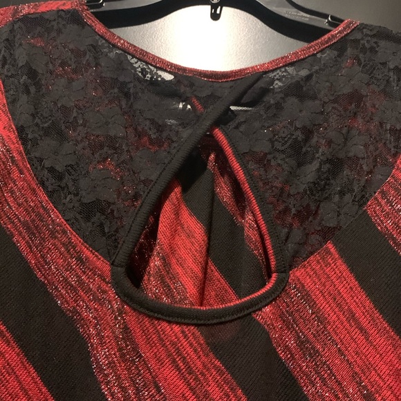 Black red and shimmer sweater blouse - Picture 5 of 5